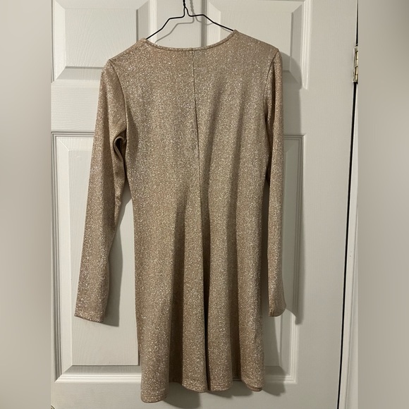 Gold sparkle dress. Perfect for a school dance - Picture 2 of 2
